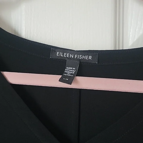 Eileen Fisher vneck top - Picture 2 of 3